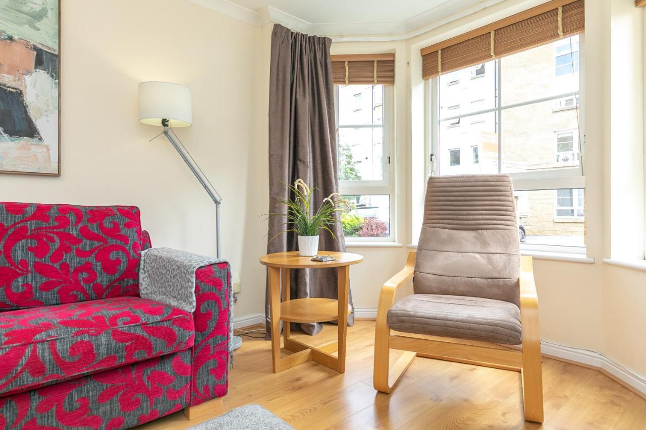 Dicksonfield Quiet Central Family Apartment With Parking 에든버러 외부 사진