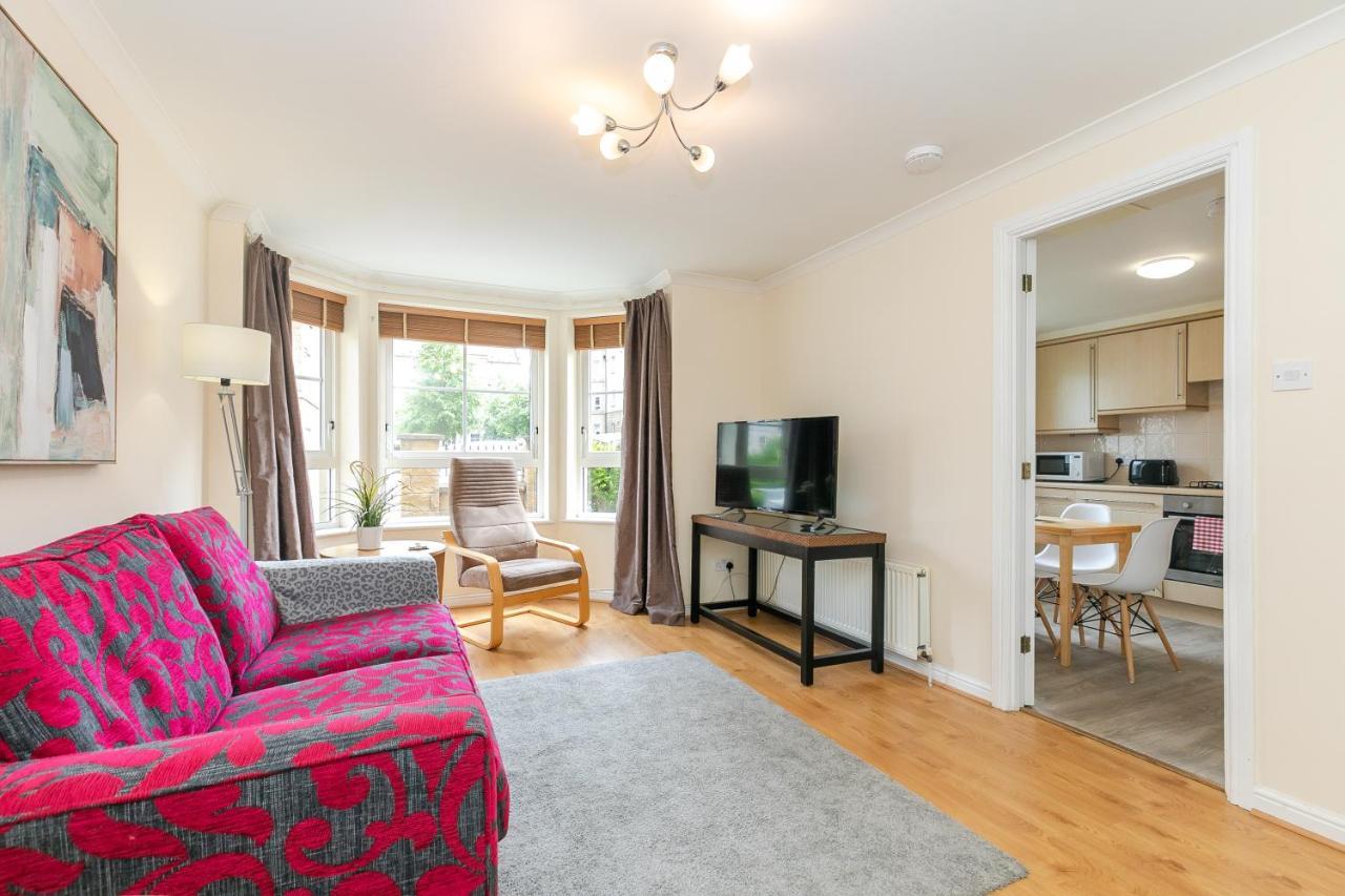 Dicksonfield Quiet Central Family Apartment With Parking 에든버러 외부 사진